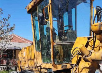 Μεσόβουνο: Ατύχημα με γκρέιντερ που εκτελούσε εργασίες- Προκλήθηκαν υλικές ζημιές, στο Νοσοκομείο ο χειριστής
