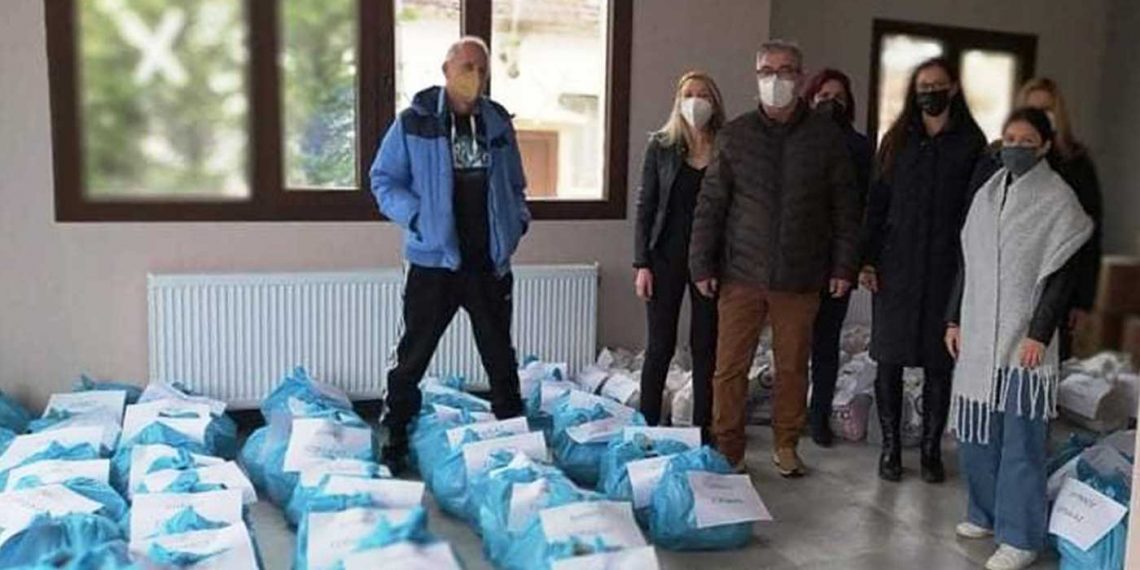 Διανομή δεμάτων αγάπης και αλληλεγγύης σε πολίτες ευπαθών κοινωνικών ομάδων, από το Δήμο Εορδαίας