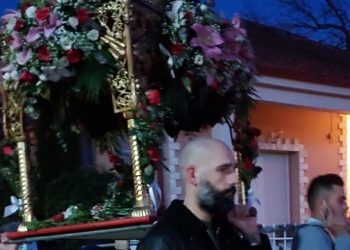 Η περιφορά του επιταφίου στο Δροσερό (φώτο)