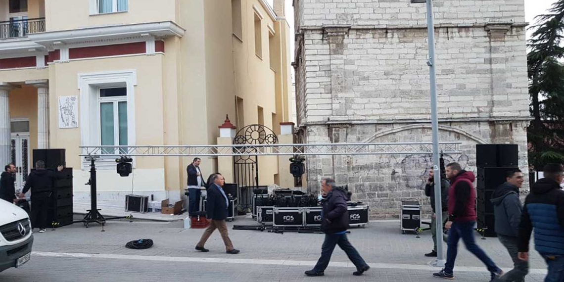 Στήνεται η εξέδρα για την υποδοχή των πρωταθλητών στην Κοζάνη – Το ραντεβού για τις 9 το βράδυ στο ρολόι