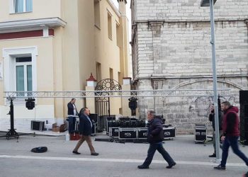 Στήνεται η εξέδρα για την υποδοχή των πρωταθλητών στην Κοζάνη – Το ραντεβού για τις 9 το βράδυ στο ρολόι