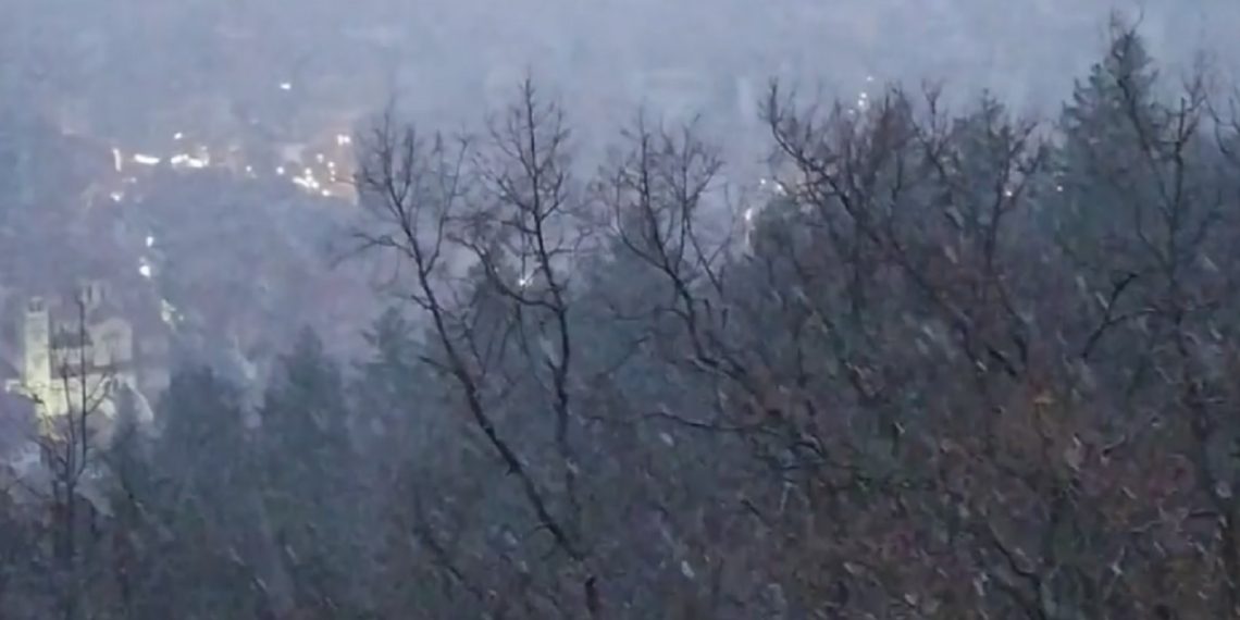 Φλώρινα είσαι: Βραδινή χιονόπτωση, αν και το ημερολόγιο δείχνει 10 Απριλίου