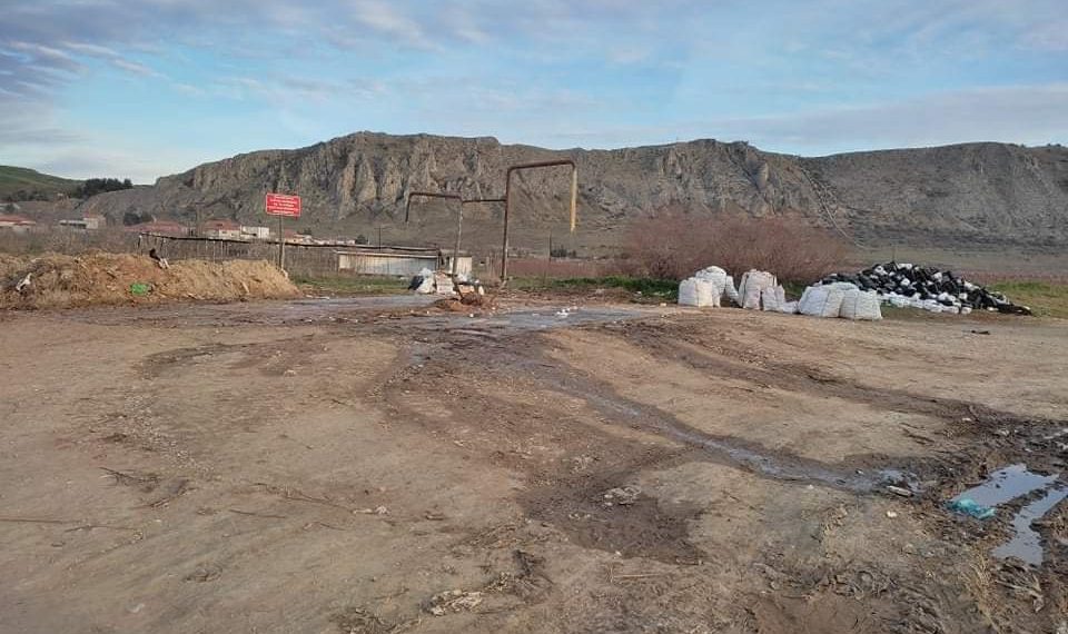 Ο πρόεδρος της ΤΚ Βεγόρας για τη μόλυνση που καταγγέλλεται ότι γίνεται στη λίμνη Βεγορίτιδα με συσκευασίες φυτοφαρμάκων: “Δεν φταίνε οι αγρότες”