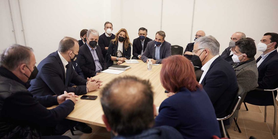 Τα προβλήματα που έχουν δημιουργηθεί στην γούνα εξαιτίας της απαγόρευσης των εξαγωγών προς τη Ρωσία συζητήθηκαν στην σύσκεψη φορέων της γούνας με τον πρωθυπουργό