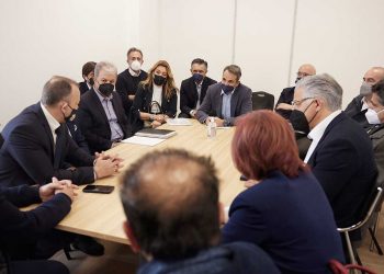 Τα προβλήματα που έχουν δημιουργηθεί στην γούνα εξαιτίας της απαγόρευσης των εξαγωγών προς τη Ρωσία συζητήθηκαν στην σύσκεψη φορέων της γούνας με τον πρωθυπουργό