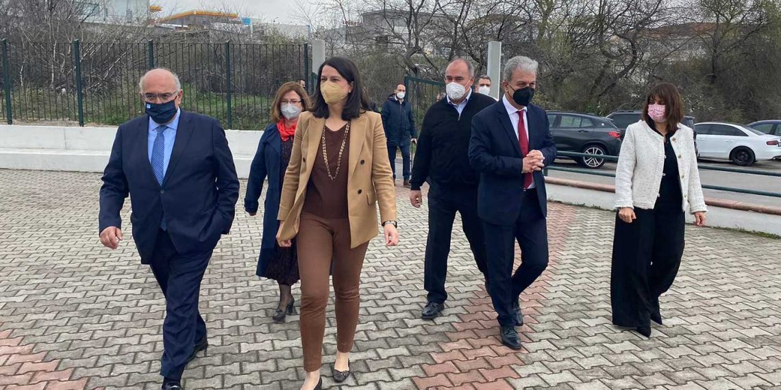 Το 4ο Λύκειο Κοζάνης επισκέφθηκε η Υπουργός Παιδείας Νίκη Κεραμέως (βίντεο- φωτογραφίες)