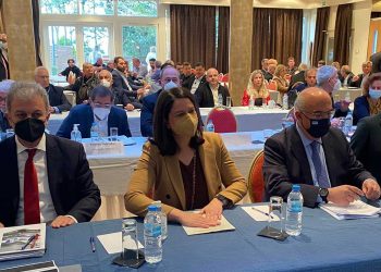 Η υπουργός Παιδείας Νίκη Κεραμέως στο συνέδριο της ΚΕΔΕ στην Πτολεμαΐδα