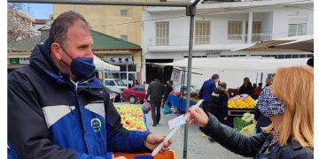 Λαμπάδες στους εκθέτες της λαϊκής αγοράς μοίρασε ο Δήμος Εορδαίας (φώτο)