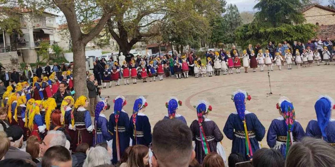 Εντυπωσίασαν φέτος οι Λαζαρίνες Αιανής- Φωτογραφίες από την αναβίωση του εθίμου