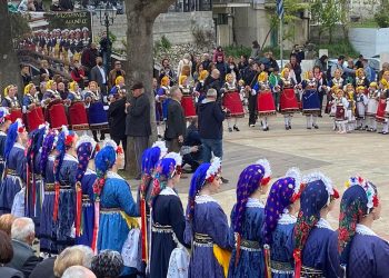 Το εντυπωσιακό έθιμο των Λαζαρίνων στην Αιανή- (Φώτο- Βίντεο)