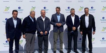 Έφτασε ο πρωθυπουργός Κυριάκος Μητσοτάκης στο φωτοβολταϊκό πάρκο στα Λιβερα (φώτο-βίντεο)