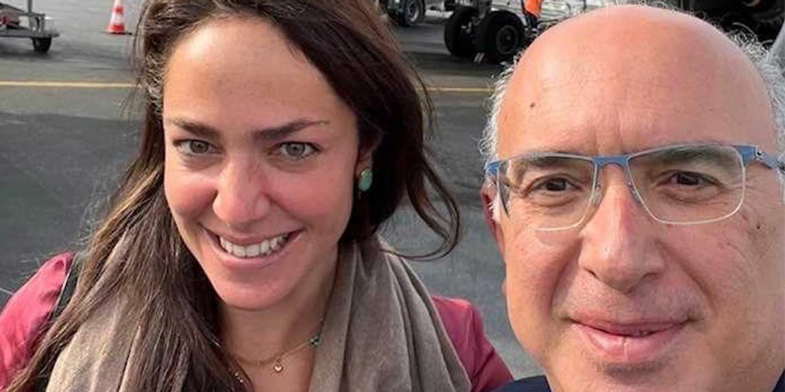 Καθ’ οδόν για Πτολεμαϊδα η Υφυπουργός Εργασίας, Δόμνα Μιχαηλίδου- Η φωτογραφία με τον Υφυπουργό Μεταφορών, Μιχάλη Παπαδόπουλο, στο αεροδρόμιο της Θεσσαλονίκης