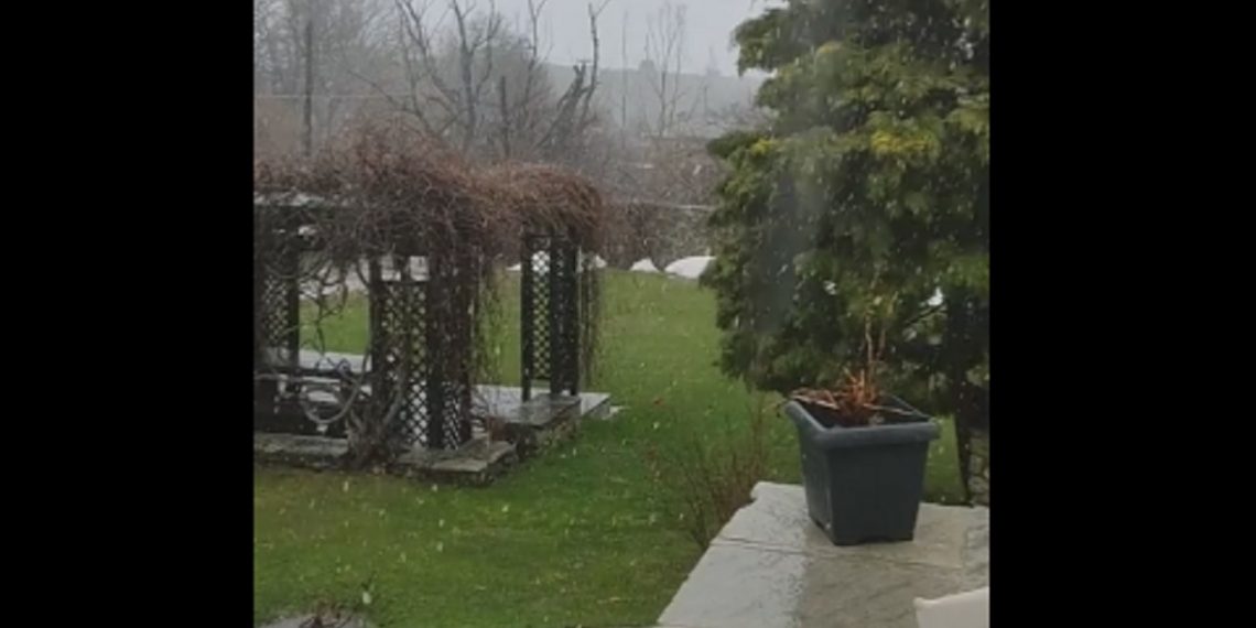 10 Απριλίου κ όμως χιονίζει στο Νυμφαίο Φλώρινας