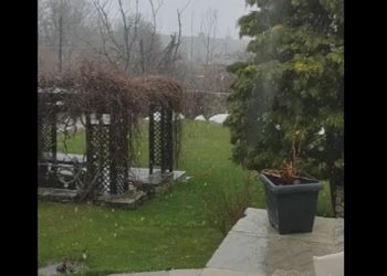 10 Απριλίου κ όμως χιονίζει στο Νυμφαίο Φλώρινας