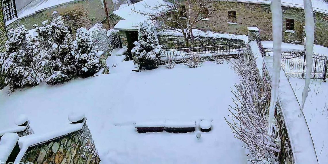 Ξημέρωσε Μ. Εβδομάδα με χιόνια στο Νυμφαίο (φώτο)