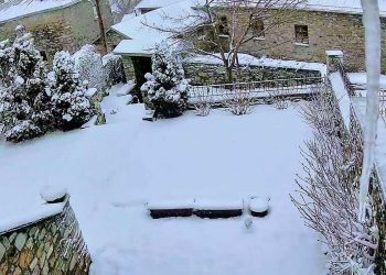 Ξημέρωσε Μ. Εβδομάδα με χιόνια στο Νυμφαίο (φώτο)