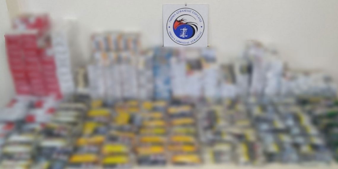 1555 λαθραία πακέτα τσιγάρα και 14 περίπου κιλά παράνομο καπνό είχε στη κατοχή της 50χρονη αλλοδαπή που συνελήφθη στην Πτολεμαΐδα