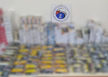 1555 λαθραία πακέτα τσιγάρα και 14 περίπου κιλά παράνομο καπνό είχε στη κατοχή της 50χρονη αλλοδαπή που συνελήφθη στην Πτολεμαΐδα