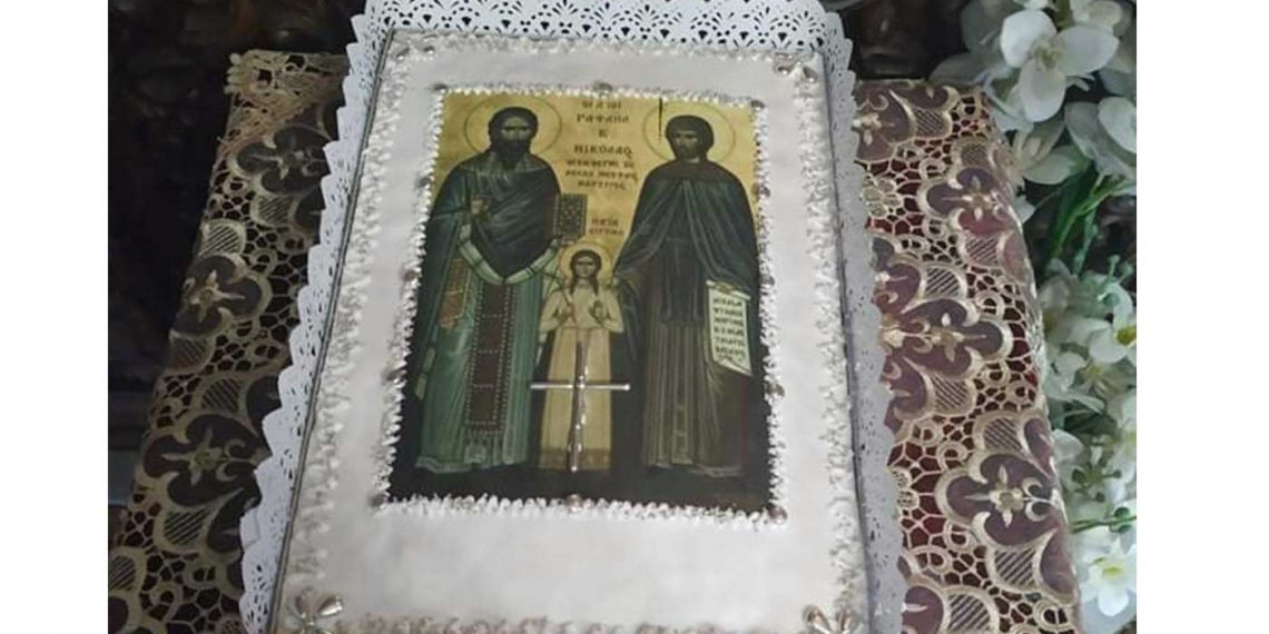 Θεία Λειτουργία στο παρεκκλήσι  των νέομαρτύρων Ραφαήλ, Νικολάου και Ειρήνης στο Μποδοσάκειο