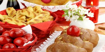 9% πάνω το κόστος στο πασχαλινό τραπέζι φέτος – 1 στα 4 νοικοκυριά θα σουβλίσει