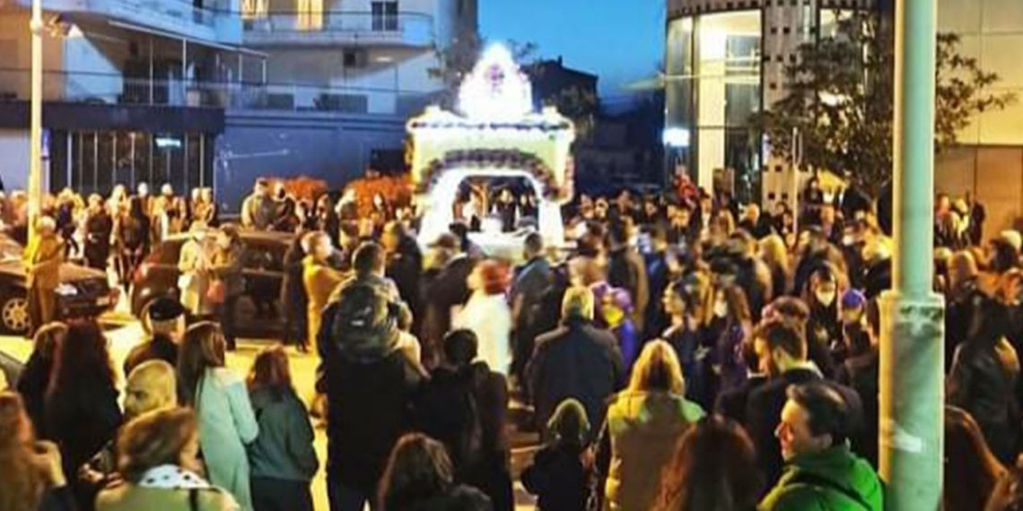 Παρουσία πλήθους κόσμου τελέστηκε η Ιερή Ακολουθία του ΕΠΙΤΑΦΙΟΥ ΘΡΗΝΟΥ, στους Ιερούς Ναούς της Πτολεμαΐδας ! (της Κούλας Πουλασιχίδου)
