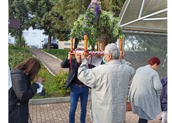 Η περιφορά του επιταφίου στο Μποδοσάκειο Νοσοκομείο (φώτο)