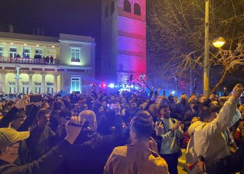 Κοζάνη: Θερμή η υποδοχή των πρωταθλητών! Μεγάλο γλέντι στο δημαρχείο της Κοζάνης