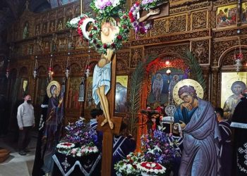 Συγκλονιστική η Ακολουθία των ΑΓΙΩΝ ΠΑΘΩΝ στους Ιερούς Ναούς Αγίου Στεφάνου και Αγίας Σκέπης Πτολεμαΐδας ! (ρεπορτάζ της Κούλας Πουλασιχίδου)