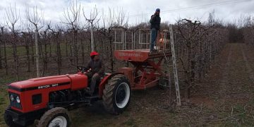 Για τη χρονοβόρα καθυστέρηση καταβολής των ΑΠΟΖΗΜΙΩΣΕΩΝ και για την ολοκλήρωση των εργασιών κλαδέματος , μιλούν καλλιεργητές καρποφόρων δέντρων του ΜΕΣΟΒΟΥΝΟΥ Εορδαίας (ρεπορτάζ της Κούλας Πουλασιχίδου)