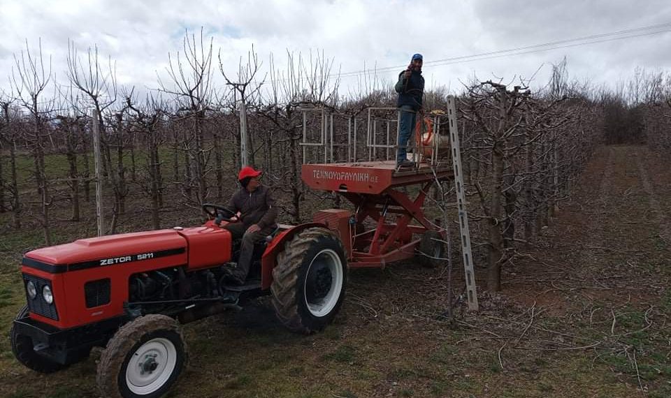 Για τη χρονοβόρα καθυστέρηση καταβολής των ΑΠΟΖΗΜΙΩΣΕΩΝ και για την ολοκλήρωση των εργασιών κλαδέματος , μιλούν καλλιεργητές καρποφόρων δέντρων του ΜΕΣΟΒΟΥΝΟΥ Εορδαίας (ρεπορτάζ της Κούλας Πουλασιχίδου)