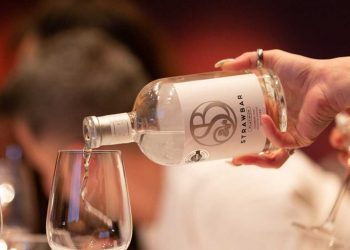 Παρουσίαση αποσταγμάτων φράουλας STRAWBAR στη Θεσσαλονίκη