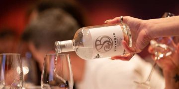 Παρουσίαση αποσταγμάτων φράουλας STRAWBAR στη Θεσσαλονίκη