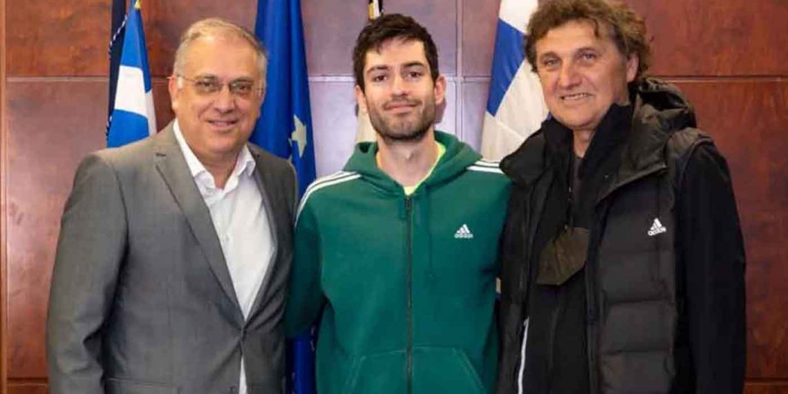 Θεοδωρικάκος: Υποδέχθηκε Τεντόγλου και Πομάσκι -«Σε ευχαριστούμε Μίλτο που κάνεις υπερήφανους τους Έλληνες»