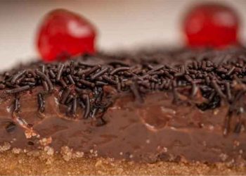 Νηστίσιμη τούρτα σοκολάτας -Τοπ συνταγή από τον Δημήτρη Μακρυνιώτη