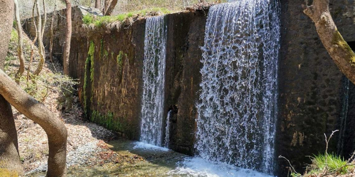Όμορφο μουσικό βίντεακι από τους Καταρράκτες Πλατανορρευματος Σερβίων (βίντεο)
