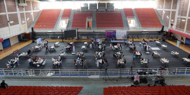 Με μεγάλη επιτυχία διοργανώθηκε, την Κυριακή 15 Μαΐου στην Κοζάνη το Φεστιβάλ Τεχνητής Νοημοσύνης στην Εκπαίδευση με το σύνθημα «Ανοιχτά φτερά στη νέα γενιά»