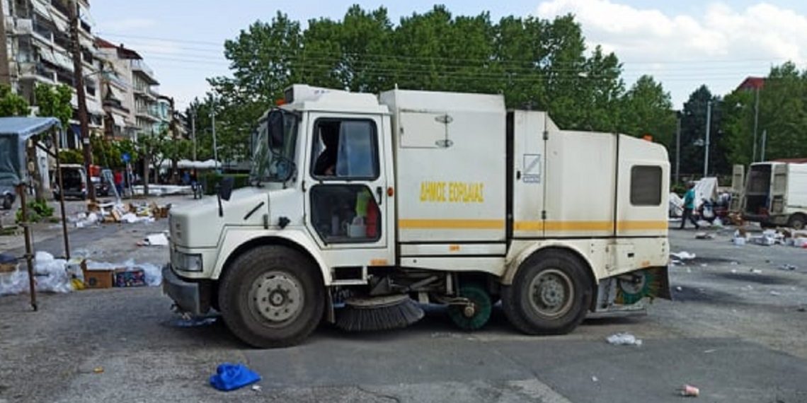 Πυρετώδεις προετοιμασίες στο χώρο της λαϊκής αγοράς , για τη φιλοξενία της 21 ης  ΑΝΘΟΚΟΜΙΚΗΣ ΕΚΘΕΣΗΣ του Δήμου Εορδαίας (της Κούλας Πουλασιχίδου)