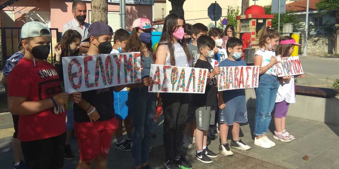 Διαμαρτυρία μαθητών 6ου Δημοτικού Πτολεμαΐδας: «Θέλουμε ασφαλή διάβαση στην 25η Μαρτίου» (φώτο-βίντεο)