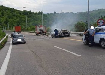 “Λαμπάδιασε” Ι.Χ. αυτοκίνητο στην Εγνατία οδό στο δρόμο Βέροια – Κοζάνη (ΦΩΤΟ)