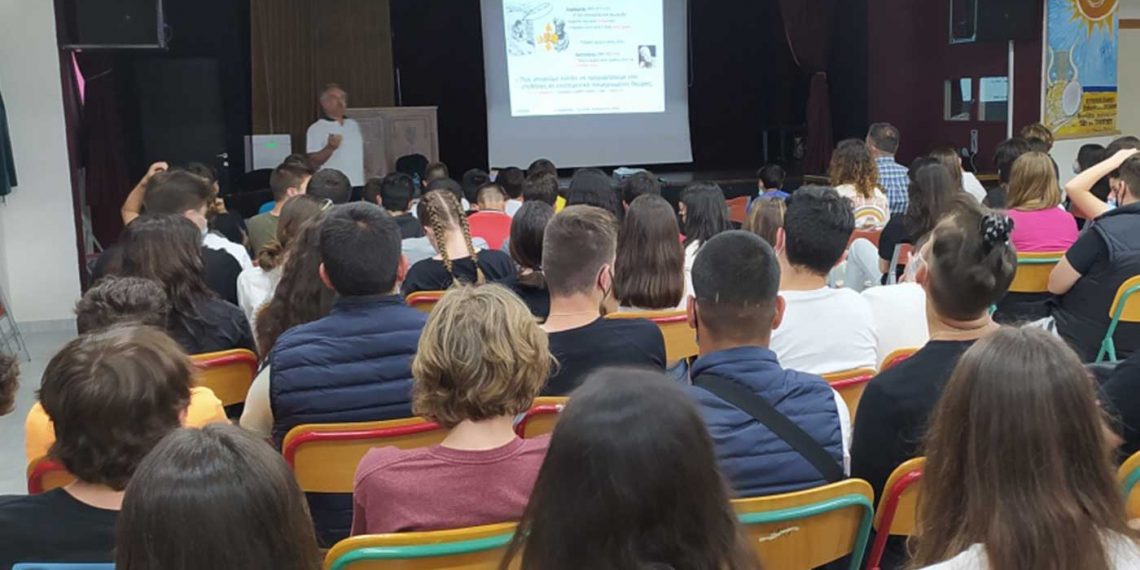 Διάλεξη με θέμα «Τα όρια της Πειραματικής Φυσικής – Τα μεγάλα Πειράματα στο CERN» στο Γυμνάσιο- Λύκειο Βελβεντού από τον καθηγητή του ΑΠΘ Δήμο Σαμψωνίδη