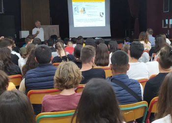 Διάλεξη με θέμα «Τα όρια της Πειραματικής Φυσικής – Τα μεγάλα Πειράματα στο CERN» στο Γυμνάσιο- Λύκειο Βελβεντού από τον καθηγητή του ΑΠΘ Δήμο Σαμψωνίδη