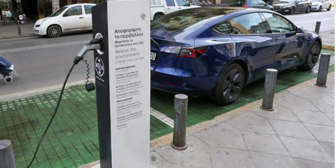 Κλιματικός Νόμος: Τέλος στην ενέργεια από λιγνίτη μετά το 2028, μόνο οχήματα μηδενικών εκπομπών από το 2030