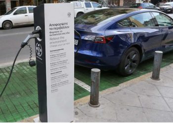 Κλιματικός Νόμος: Τέλος στην ενέργεια από λιγνίτη μετά το 2028, μόνο οχήματα μηδενικών εκπομπών από το 2030