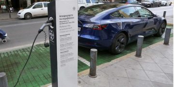 Κλιματικός Νόμος: Τέλος στην ενέργεια από λιγνίτη μετά το 2028, μόνο οχήματα μηδενικών εκπομπών από το 2030