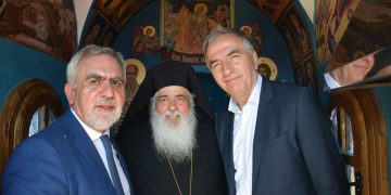 Στα θυρανοίξια του ναΐσκου του Ιερομάρτυρα Αγίου Πολυκάρπου, προστάτη του φυσικού αερίου, ο Υφ. Εσωτερικών Σ. Καλαφάτης