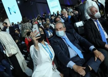 Η γραβάτα του Κώστα Καραμανλή «έκλεψε» τις εντυπώσεις στο Συνέδριο της ΝΔ (φωτο)