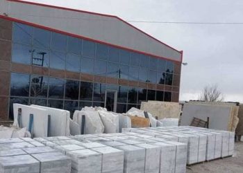 Από την επιχείρηση επεξεργασίας μαρμάρου του Κώστα Παπανίκου, το μάρμαρο Τρανοβάλτου που θα “ντύσει” την Πλατεία Συντάγματος!