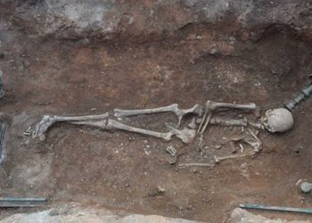 Μαυροπηγή: Στο φως μια μοναδική νεκρική κλίνη in situ του 4ου π.χ. αιώνα