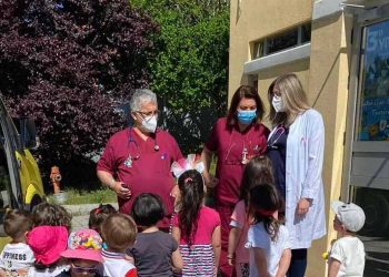 Μια ευγενική προσφορά από μικρούς «μπόμπιρες» του Παιδικού Σταθμού της ΔΕΗ στην Παιδιατρική του Μποδοσάκειου (φώτο-βίντεο)
