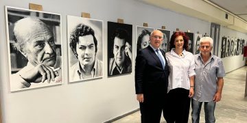 Πτολεμαΐδα: Ο Υφ. Μιχάλης Παπαδόπουλος ξεναγήθηκε στην έκθεση ζωγραφικής 60 πορτραίτα “ΣΠΟΥΔΑΙΩΝ ΕΛΛΗΝΩΝ”